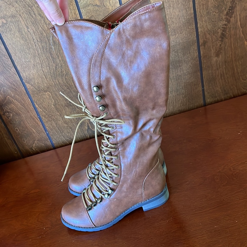 New never worn- Bamboo Lace-up Brown Combat Boots